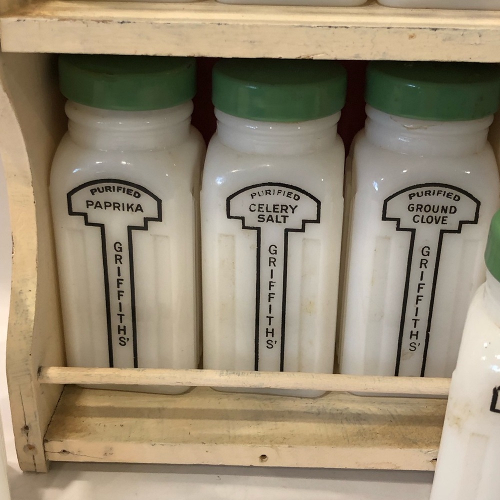 Vintage Griffith's Spice Jar Set In Holder Green Lids Used Milk White Rare-Read - Picture 4 of 16